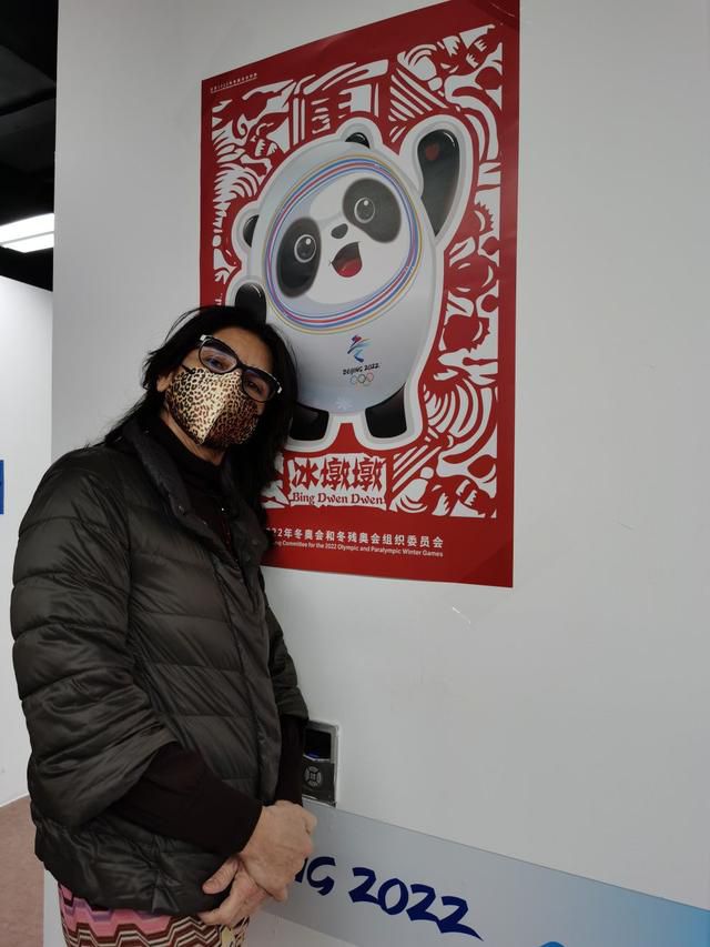 谷歌官方：C罗是过去25年世界上搜索量最多的运动员著名搜索引擎谷歌官方发布25周年纪念片，展示了每一个搜索的最大热门，而被搜索量最多的运动员是C罗。